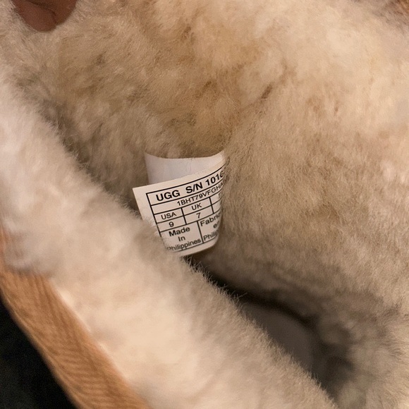 UGGs - Picture 8 of 8